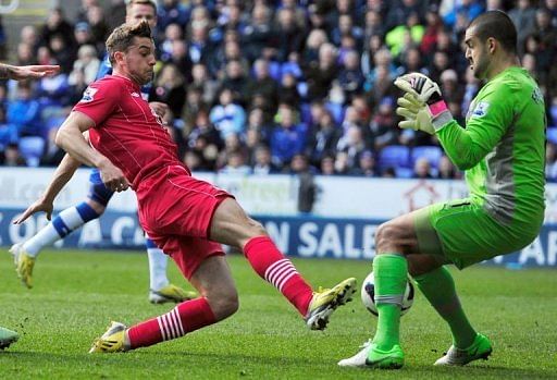 Southampton's Jay Rodriguez (L) scores the opening goal against Reading in Reading on April 6, 2013